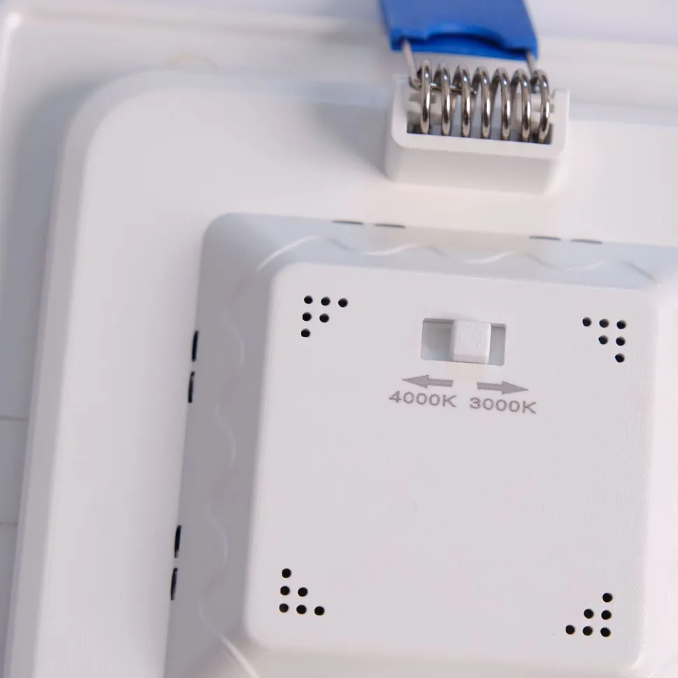 Alasvalo FTLIGHT Luce 6W 450lm 3000K/4000K IP44/IP20 himmennettävä upotettava neliö