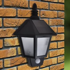 Aurinkoenergialla toimiva seinälamppu liikkeentunnistimella
