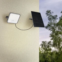 Aurinkokennoseinävalaisin Trio Acora LED liiketunnistin 4000K mattamusta