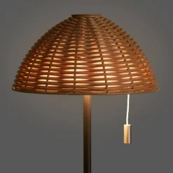 Ladattava LED-pöytävalaisin House Nordic Wigan, ulkokäyttöön, IP44, 3.7V, 1500mAh, ruskea