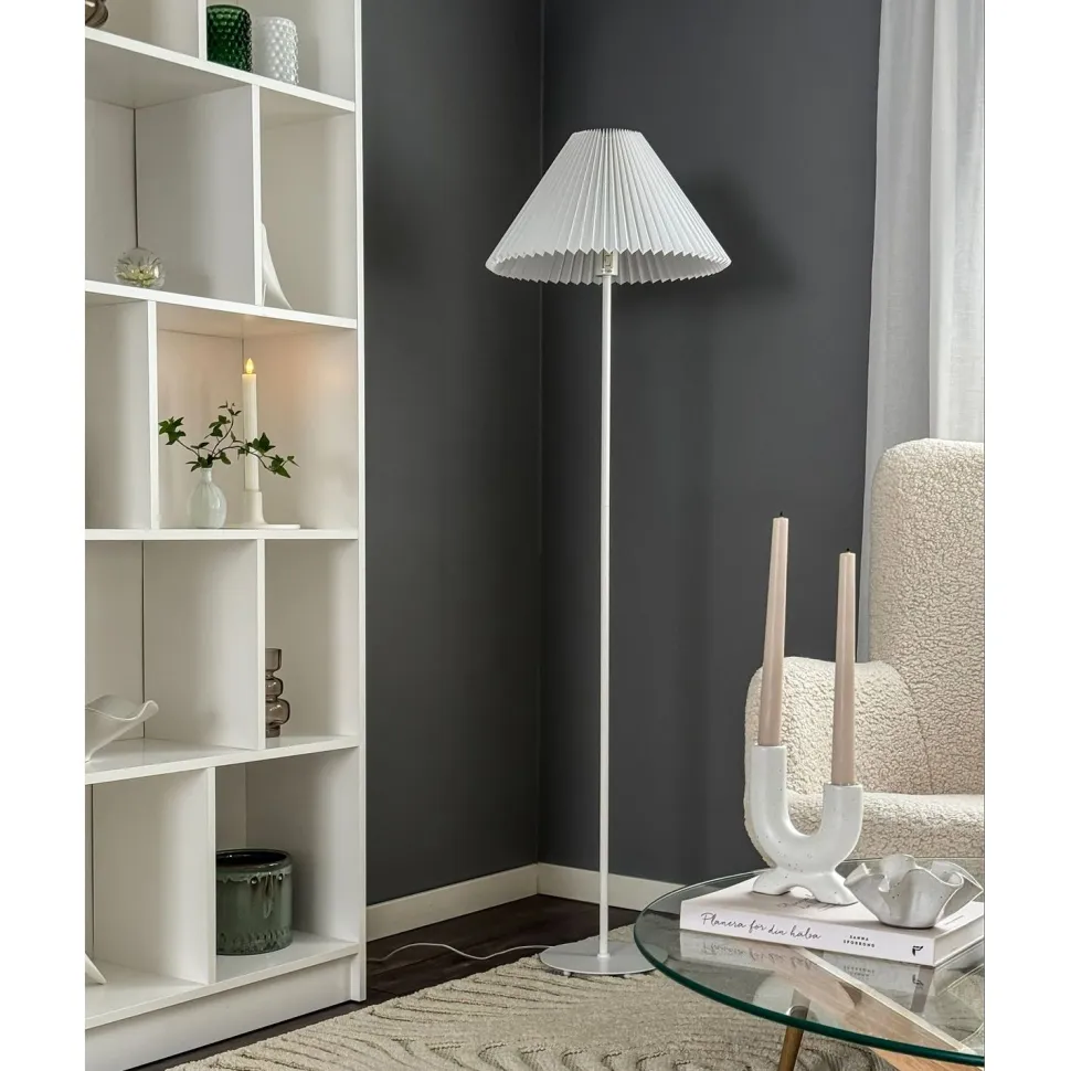 Lattiavalaisin Aneta Lighting Ester, valkoinen, sisältää valkoisen varjostimen