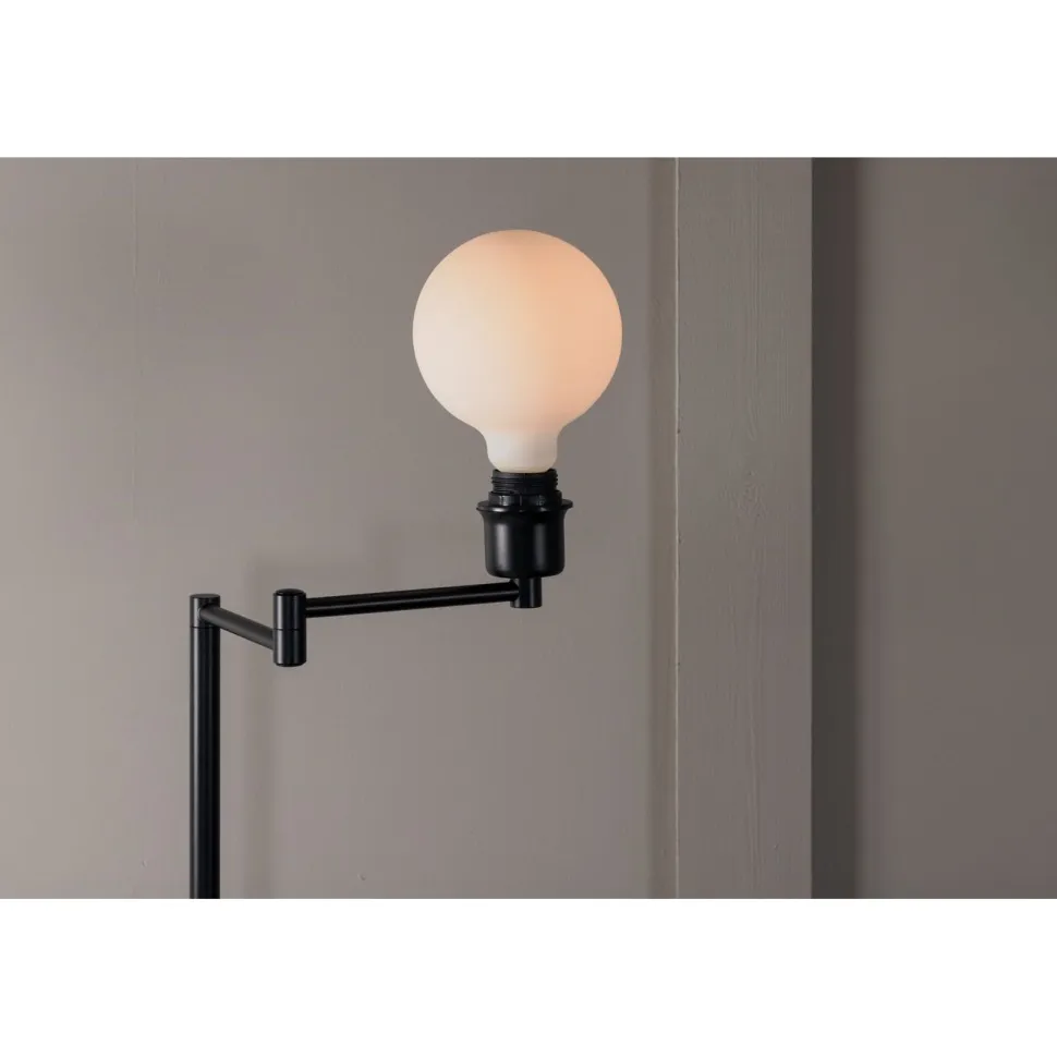 Lattiavalaisin Venture Home Virro, 126cm, musta