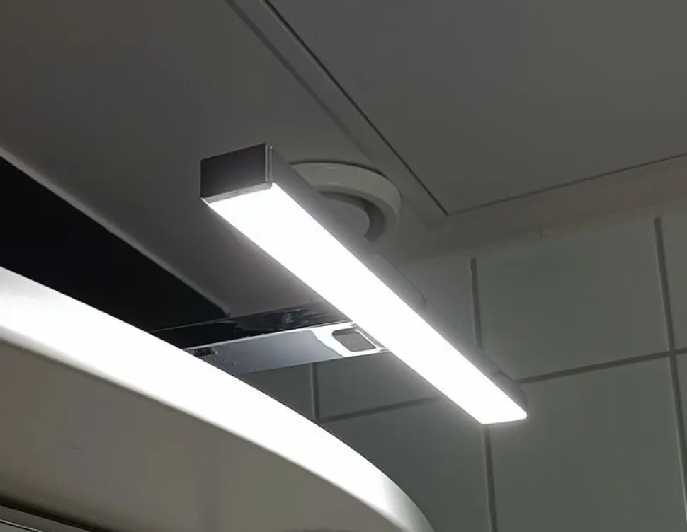 LED-peilivalaisin Paulmann Selo, IP44, säädettävä värilämpötila, kromi