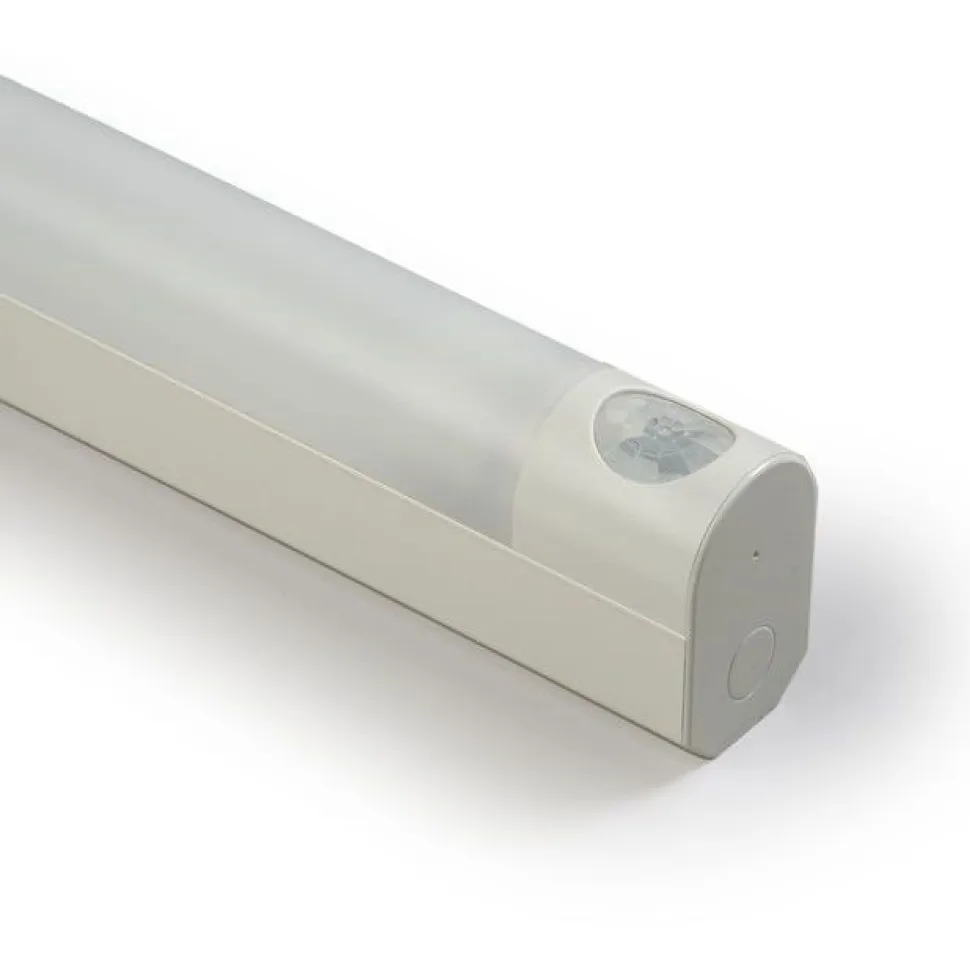 LED-tunnistinvalaisin Ensto Jono AVR66 IP44 733 mm 10W/840 PIR-tunnistimella ja pistorasialla