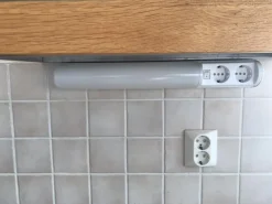 LED-työpistevalaisin Ensto Ali AL13211LED/DW 6W/8DW 475 mm 2-osainen pistorasia + kytkin valkoinen
