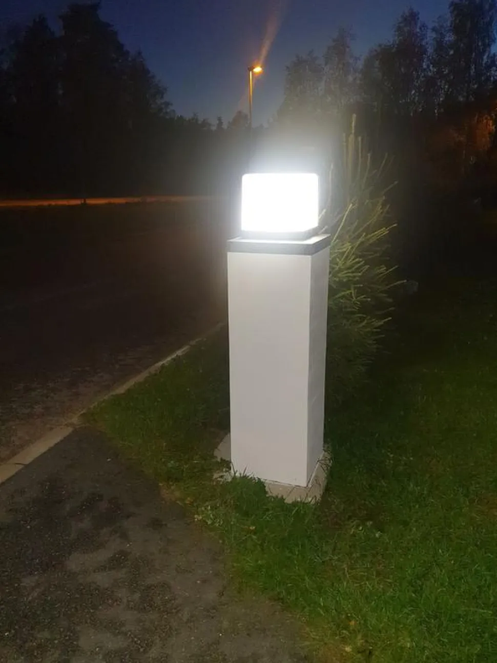 Numerovalaisin Airam Noppa Cube, IP65, 4000K, 900lm