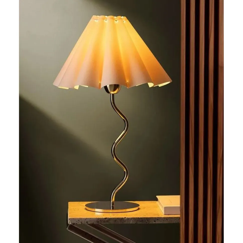 Pöytävalaisin Linento Lighting Anne, E27, max. 40W, IP20, kulta