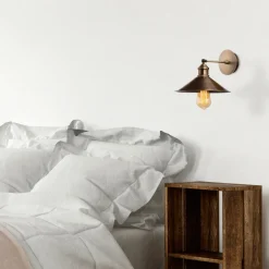 Seinävalaisin Linento Lighting Sivani, messinki