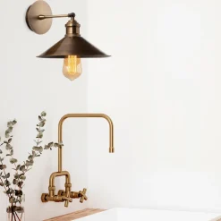 Seinävalaisin Linento Lighting Sivani, messinki