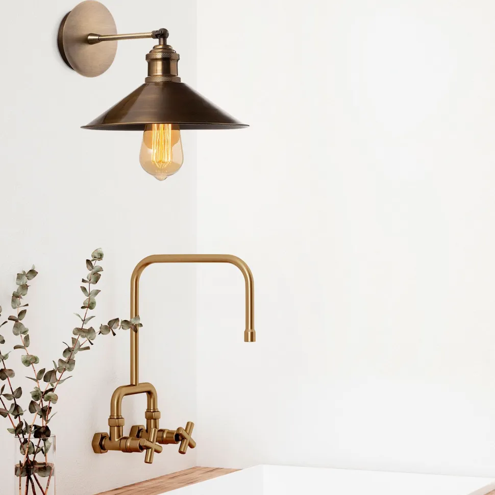 Seinävalaisin Linento Lighting Sivani, messinki