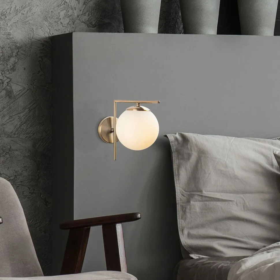Seinävalaisin Linento Lighting Antigona kulta